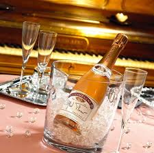 Ouvrir une bouteille de champagne ...