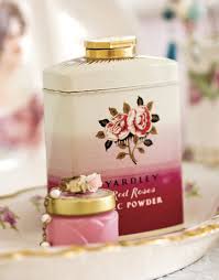 images?q=tbn:HE-AHJgFiEeNEM:www.countryliving.com%2Fcm%2Fcountryliving%2Fimages%2Froses-perfume-gtl0406-de.jpg
