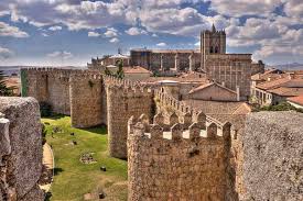 The city of Ávila presents