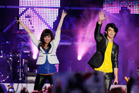 Demi Lovato and Joe Jonas performed ...