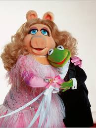 Miss Piggy and Kermit the ...