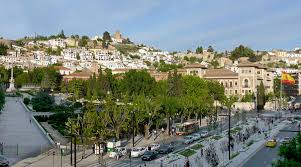 A 2 minute walk from Granada